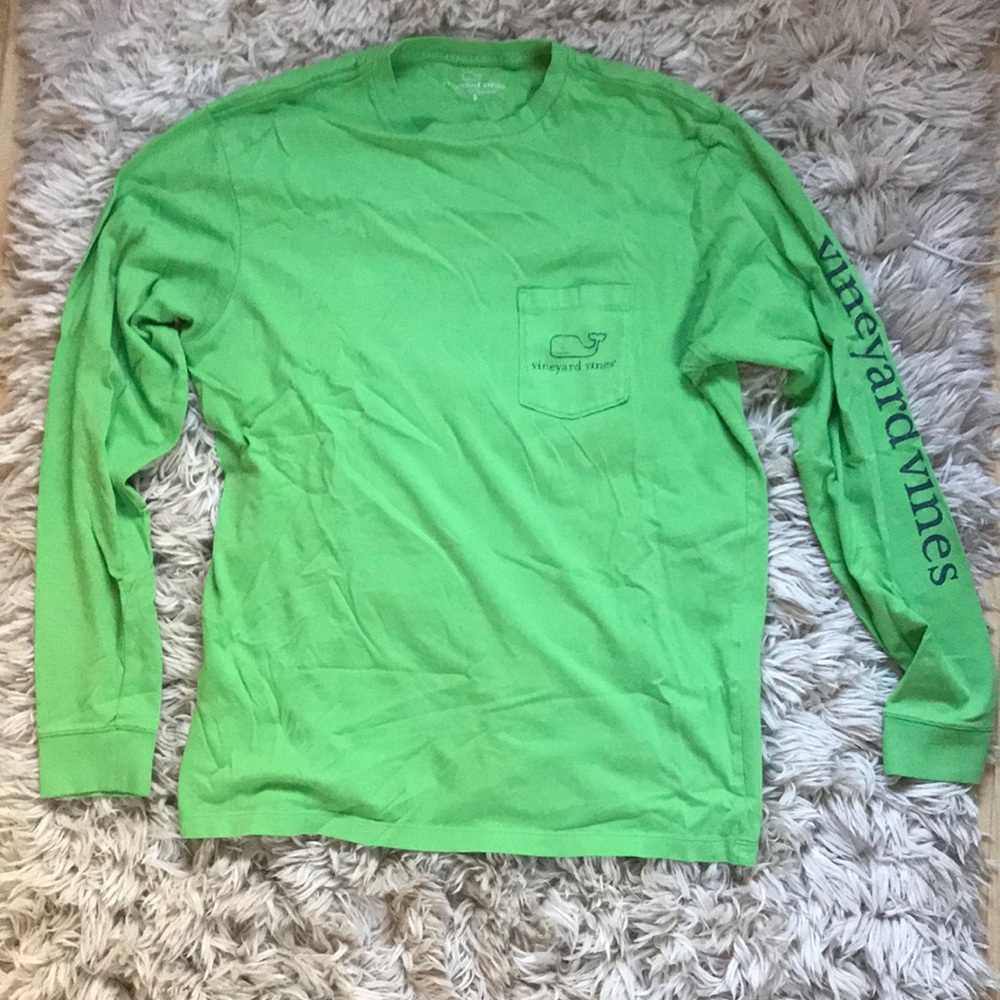 🍀Vineyard Vines long sleeve tee🍀